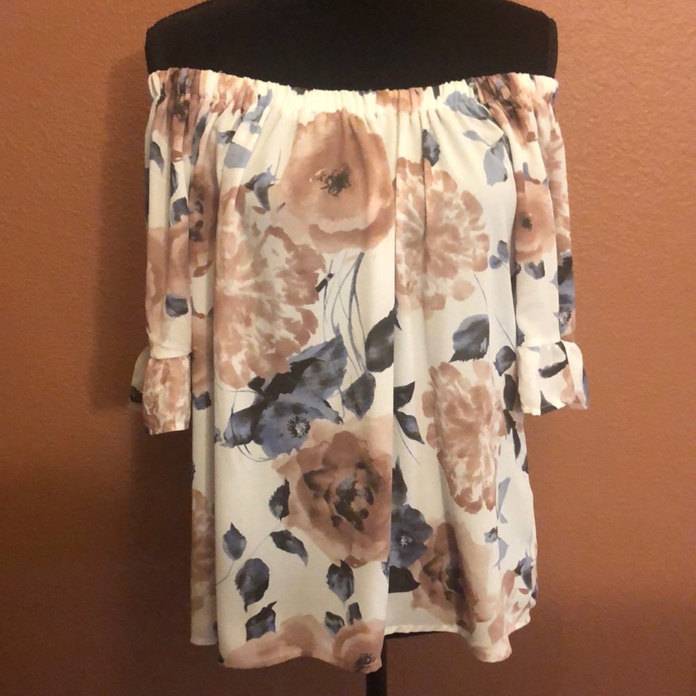 Sienna Sky off the shoulder floral blouse size M